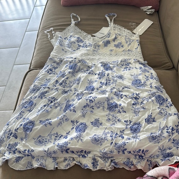 Forever 21 Dresses & Skirts - Floral Lace Trim Mini Dress in Blue and White